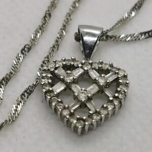 1.0tcw  10k heart necklace